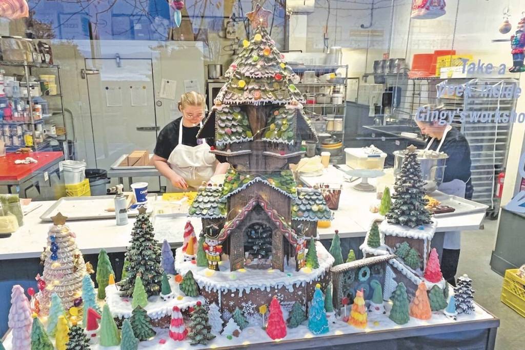 Vancouver Island holiday baker transforms into fulltime gingerbread craftsman